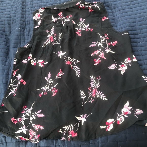 Ricki's xxl Sleeveless Button Down - black and floral blouse- new or like new - Picture 5 of 6